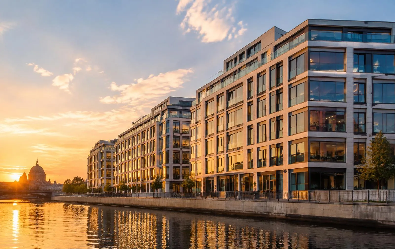 Moderne Wohn- und Bürogebäude an der Spree in Berlin: TGA Planung für Heizung, Sanitär und Lüftung